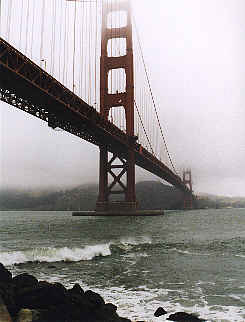 Golden Gate im Nebel (17 kB)