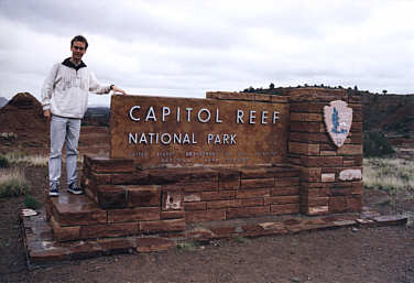Ich am Eingang des Capitol Reef NPs